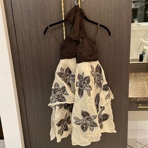 Alice + Olivia Embroidered Floral Dress 🤎